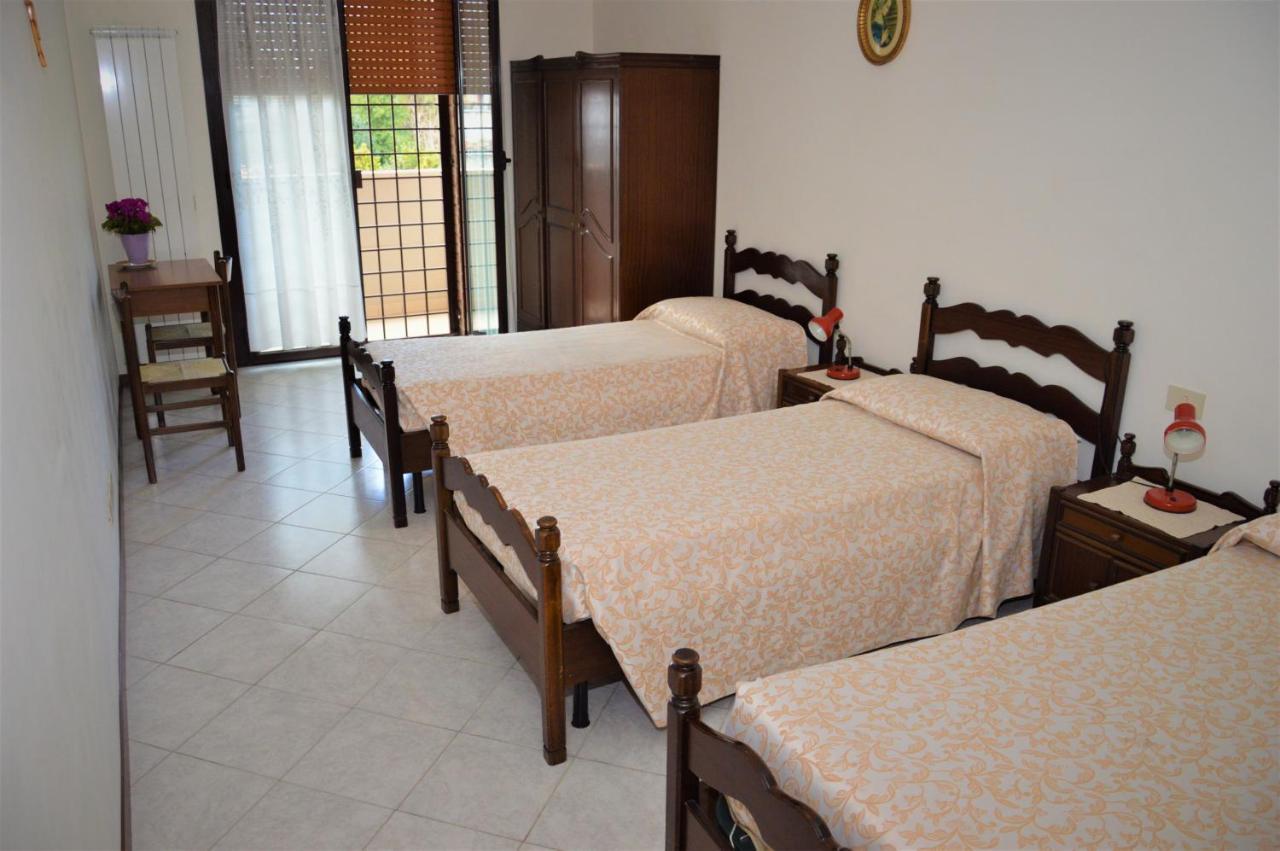 Hotel Domus Achille Fosco Ciampino Esterno foto