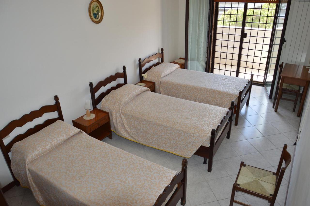 Hotel Domus Achille Fosco Ciampino Esterno foto